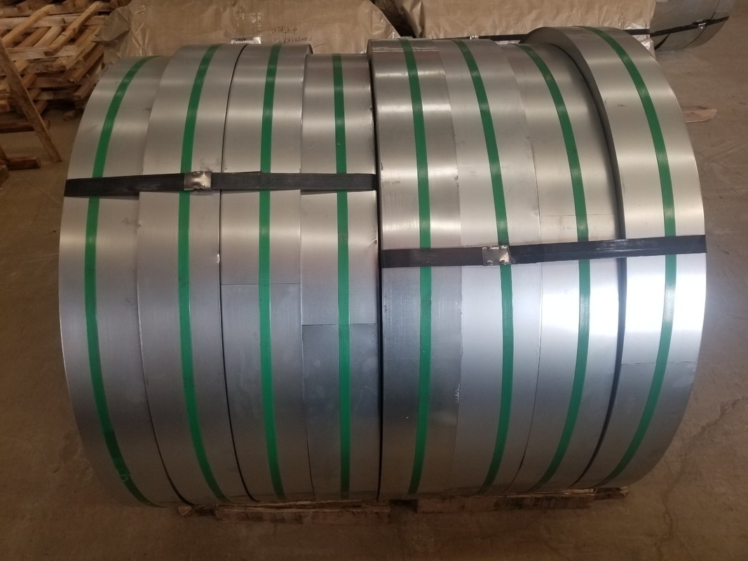 لفائف الفولاذ المقاوم للصدأ BA 2B مع عرض 600 مم ASTM A240 ملدن لليمين